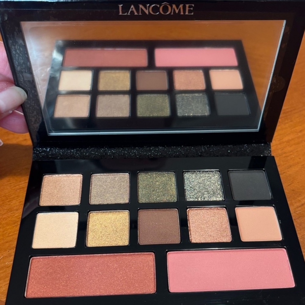 Lancome Eyeshadow and Blush Makeup Palette Glow